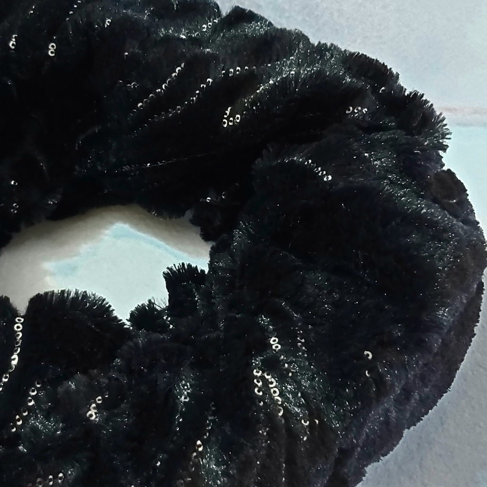 Black Infinity Scarf - Picture 4 of 10